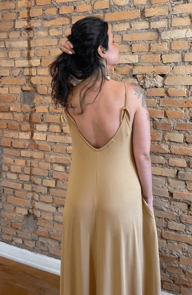 VESTIDO AMPLO ALCINHA AREIA DOURADA